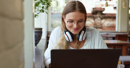 An online school student creates an effective learning environment on her laptop.